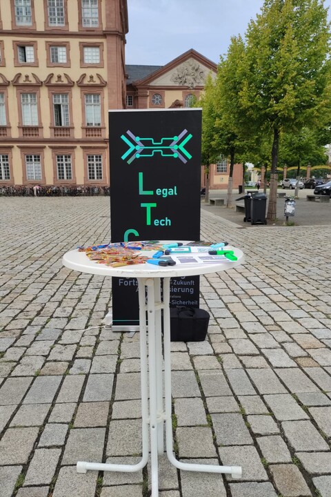 Stand der Legal Tech Community beim Initativenmarkt auf dem Ehrenhof.