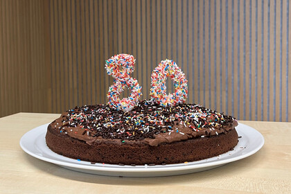 Schokokuchen mit der Zahl 80