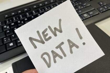 Notizzettel auf dem "New Data" steht