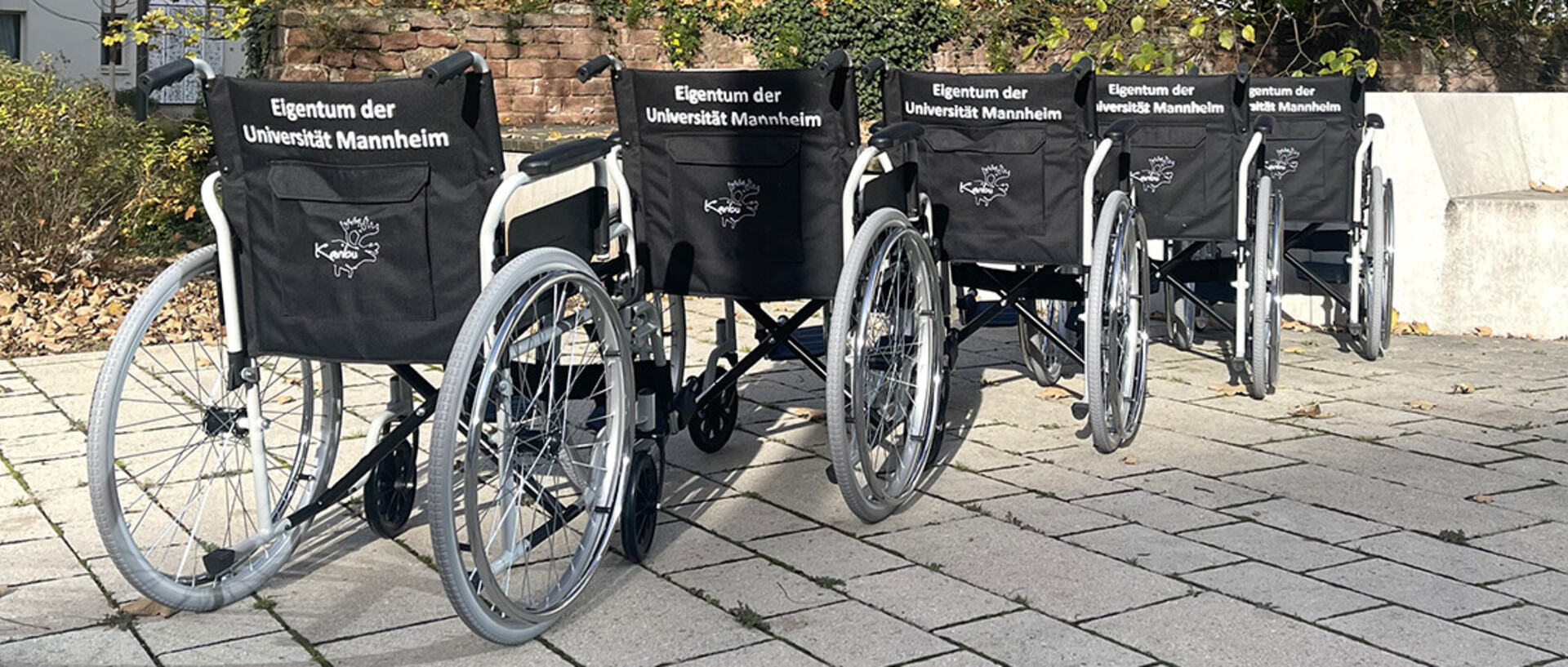 5 Rollstühle