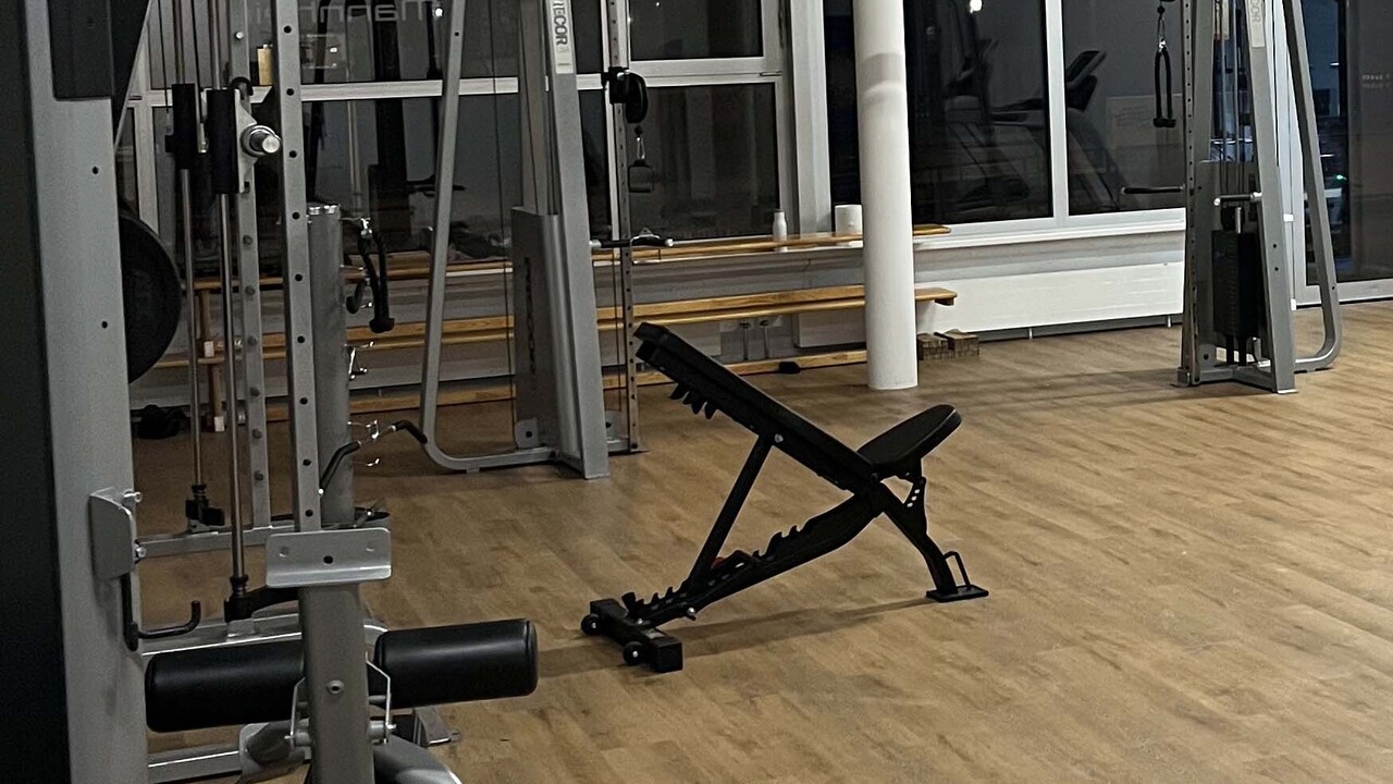 Diverse Fitnessgeräte im 55 CrossGym Studio
