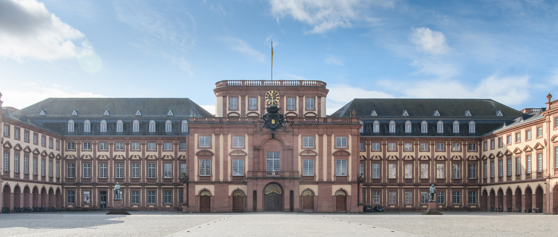 Universität Mannheim, Blick aufs Schloss
