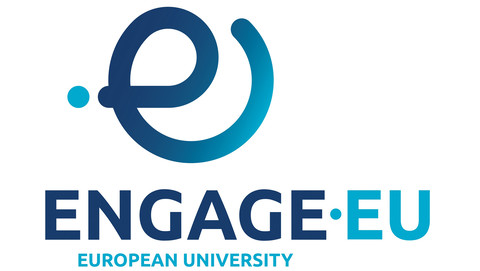 Logo von Engage.EU. Blaue Schrift mit den Worten "Engage.EU, european university"auf weißem Hintergrund