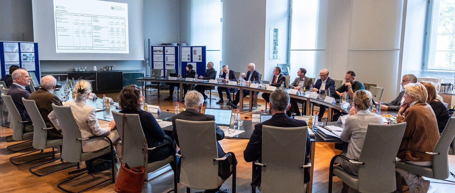 Sitzung Kuratorium Stiftung Presentation