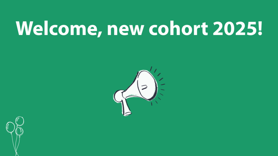 Ein grünes Sharepic mit der Aufschrift in der Mitte 'Welcome, new cohort 2025!'. Das Bild enthält zwei Ballons- und ein Megafon-Icon. Das GESS-Logo befindet sich oben im Bild.