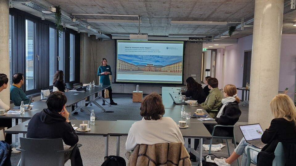 Prof. Dr. Dominika Wruk gives a keynote on impact measurement.