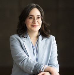 Frau Golareh Khalilpour Foto