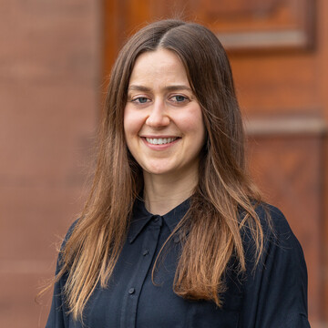 Portraitaufnahme Dr. Leonie Bröcher