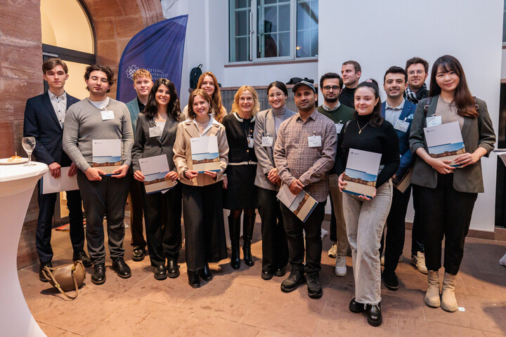 Stipendiatenfeier Gruppe von Studenten die ein Stipendium erhalten haben