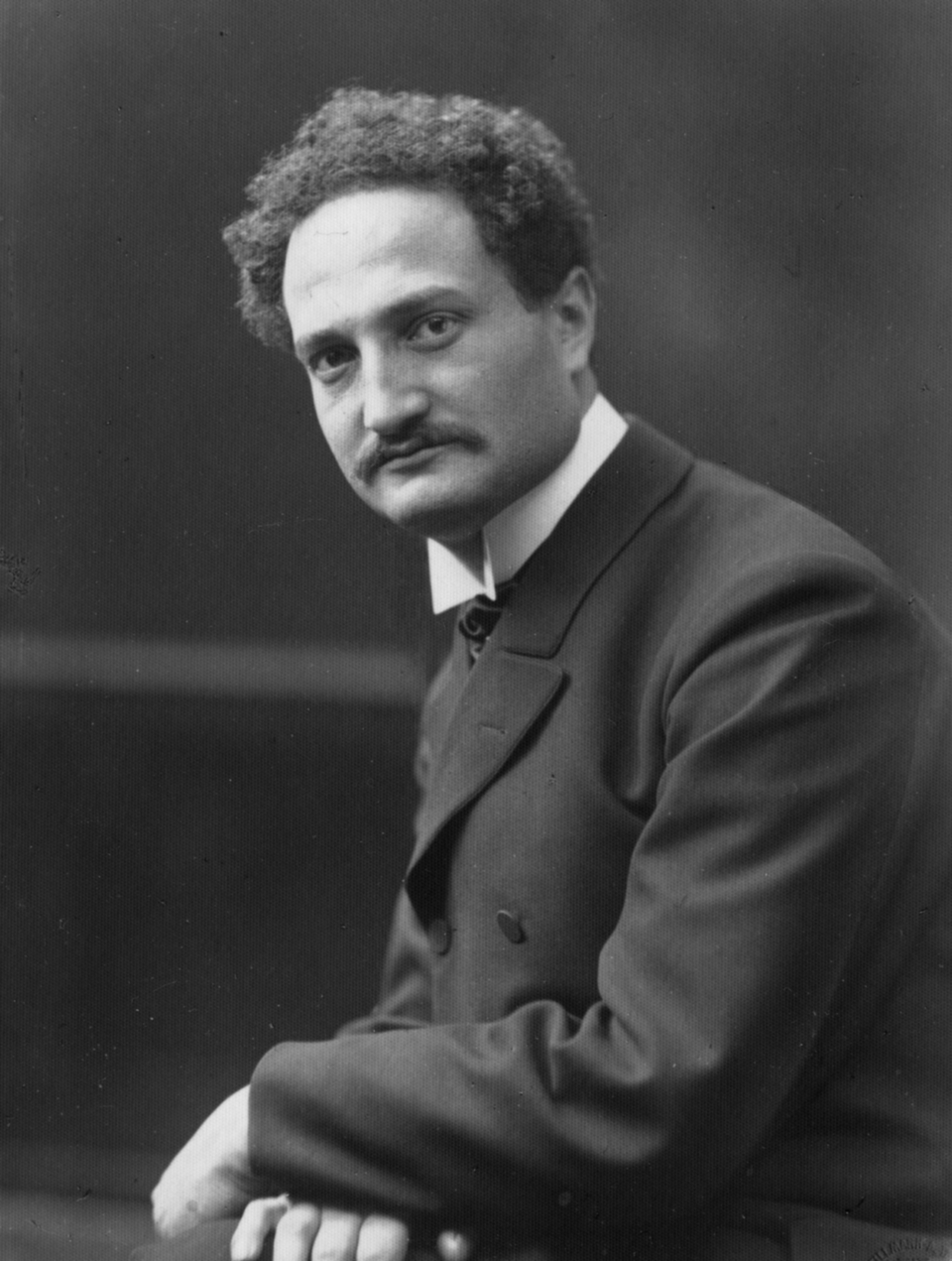 Schwarz-weiß Portrait von Ludwig Frank