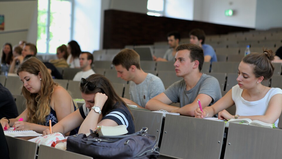 Studierende im Hörsaal