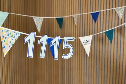 Party-Girlande mit GIP-Logo und der Zahl 1115