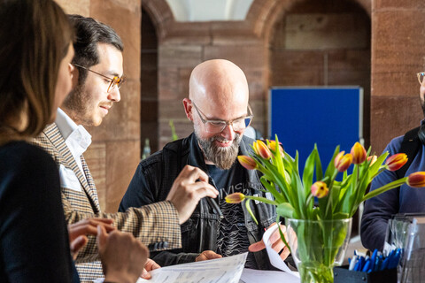 Personen, die sich unterhalten am Tag der Lehre 2026