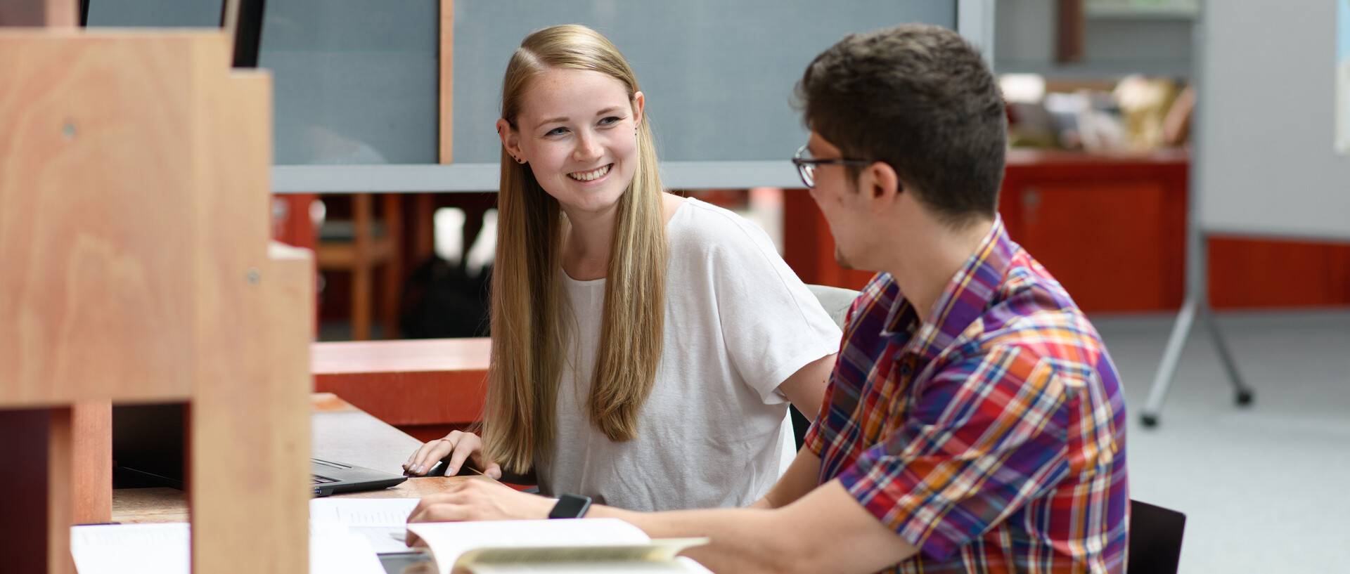 Studierende in der A3-Bibliothek