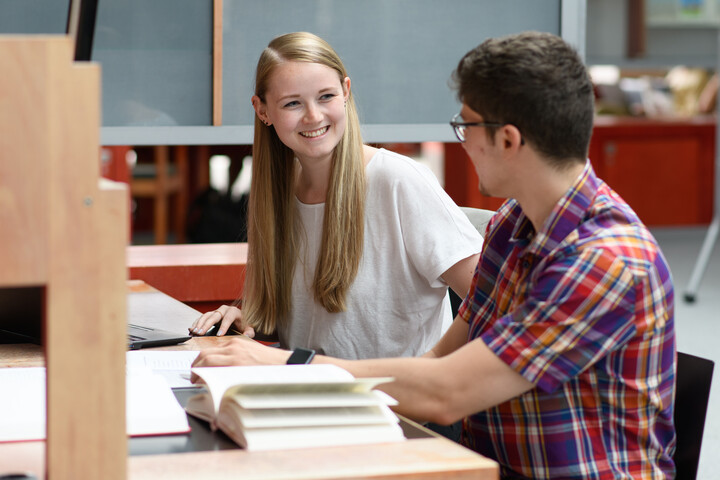 Studierende in der A3-Bibliothek