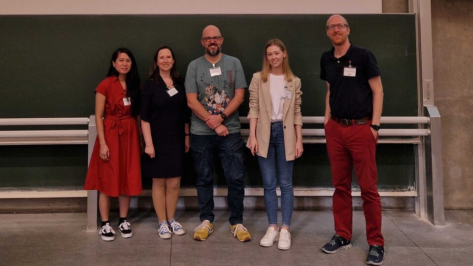 Gruppenbild der fünf Jurymitglieder im Hörsaal
