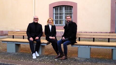 Spender Neue Bänke im Schneckenhof