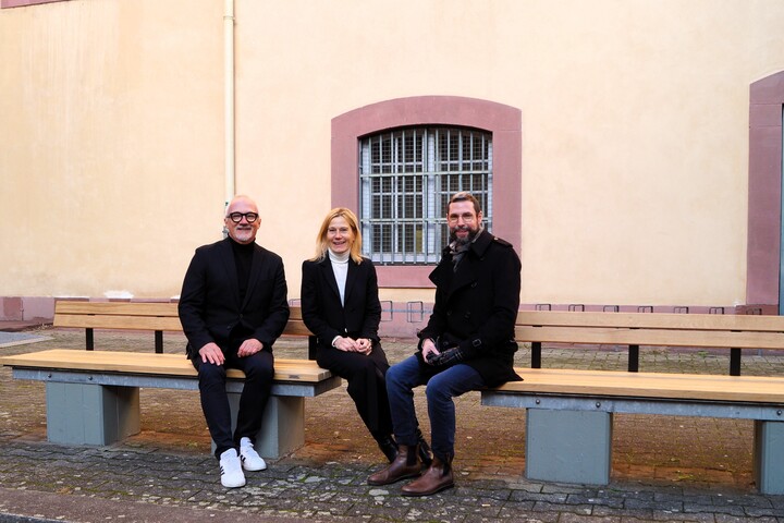 Spender Neue Bänke im Schneckenhof