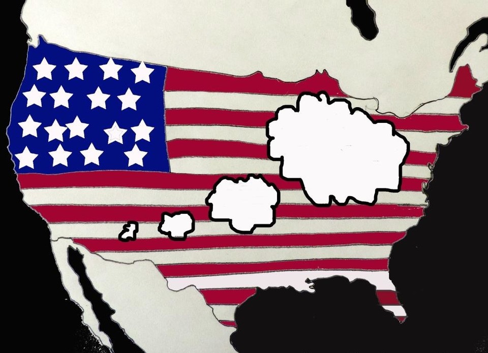 Ein Ausschnitt Nordamerikas, das Gebiet der USA wurde mit der Flagge der USA ausgemalt. Diese ist an einigen Stellen durchbrochen und mit weißen Denkblasen überdeckt.