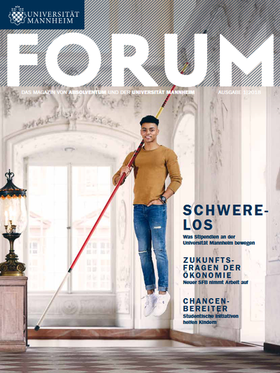 Titelblatt des FORUM-Magazins: Ein Mann schwebt im Flur des Schlosses. Er trägt einen Stabhochsprungstab.