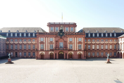 Frontale Persepktive des Schlosses Mannheim 