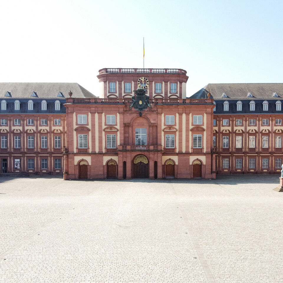 Frontale Persepktive des Schlosses Mannheim
