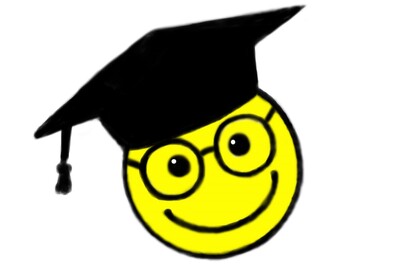 Gelber zufriedener Emoji mit Brille trägt einen schwarzen Absolventenhut.