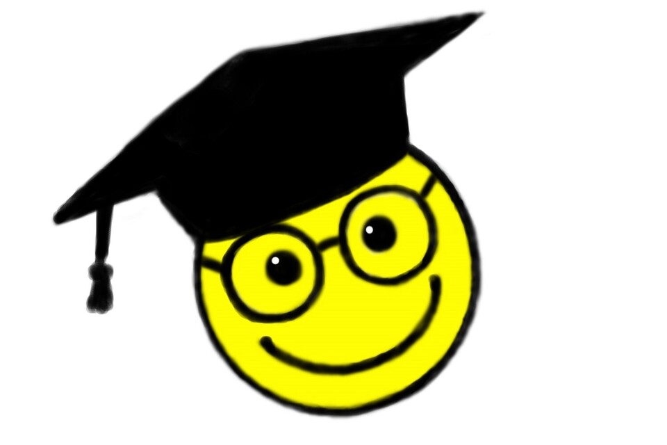 Gelber zufriedener Emoji mit Brille trägt einen schwarzen Absolventenhut.