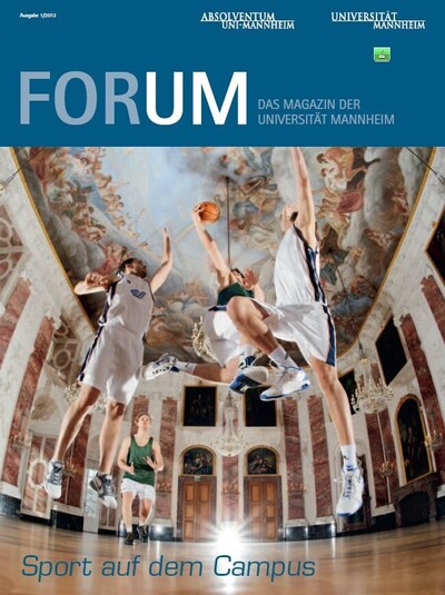FORUM-Cover Ausgabe 1/2012 mit dem Titel "Sport auf dem Campus" und einem Foto von Basketballern im prunkvollen Rittersaal der Uni Mannheim. 