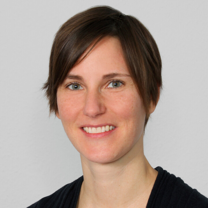 Portrait einer Frau mit Kurzhaarschnitt