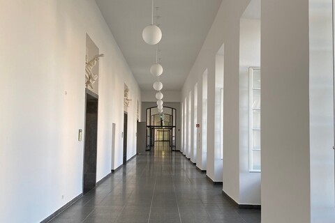 Flur im Ostflügel der Universität. Hier soll eine neue Galerie entstehen.