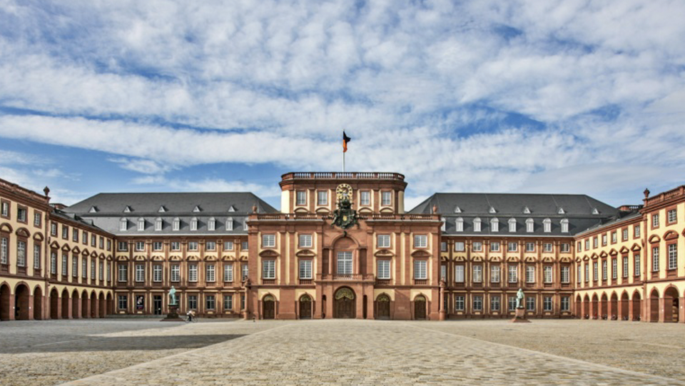 Mannheimer Schloss Ehrenhof