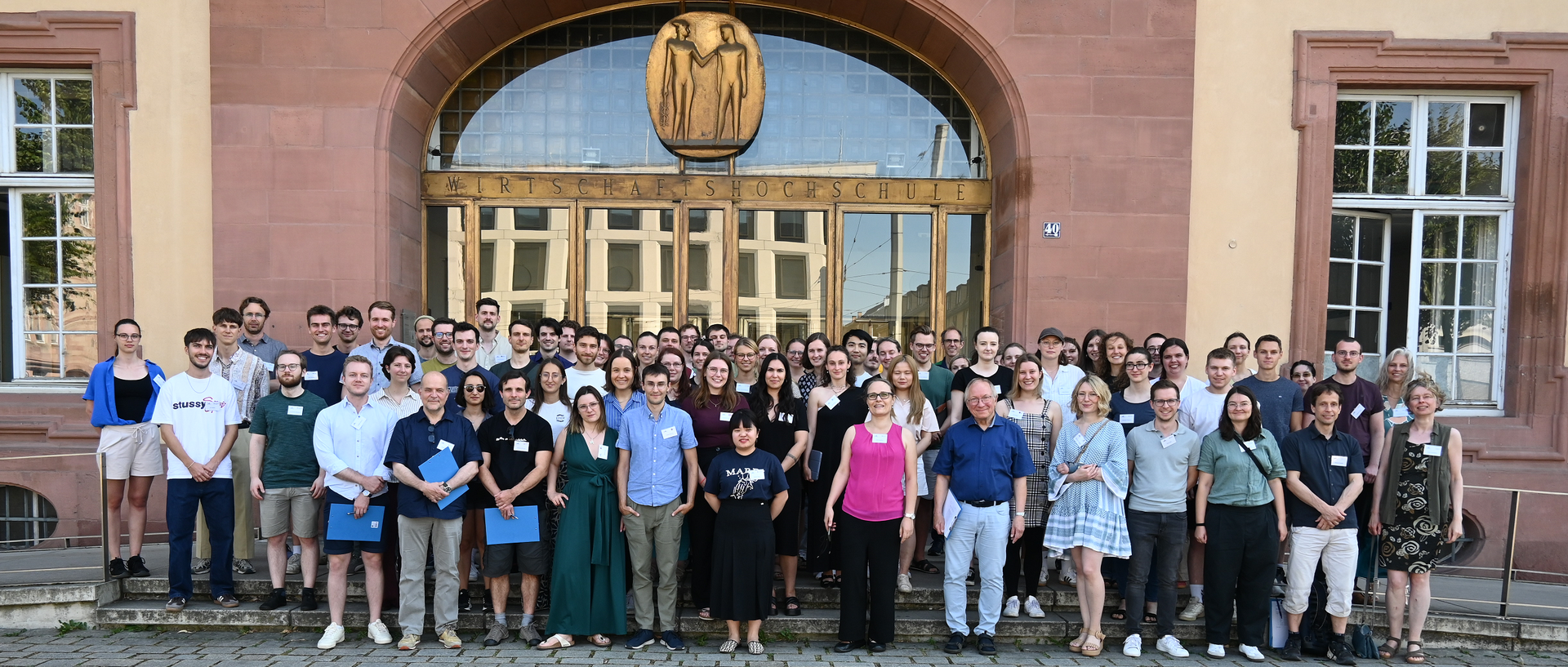 Group picture in front of the Mannheim Palace's main entrance