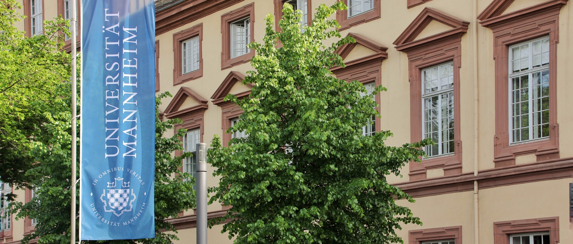 Universität Mannheim, Blick aufs Schloss