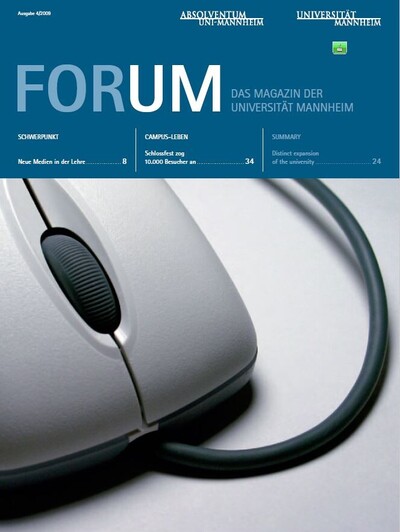 Das Cover des Magazins der Universität Mannheim. Eine schwarz-weiße Computermaus liegt auf einem weißen Tisch.
