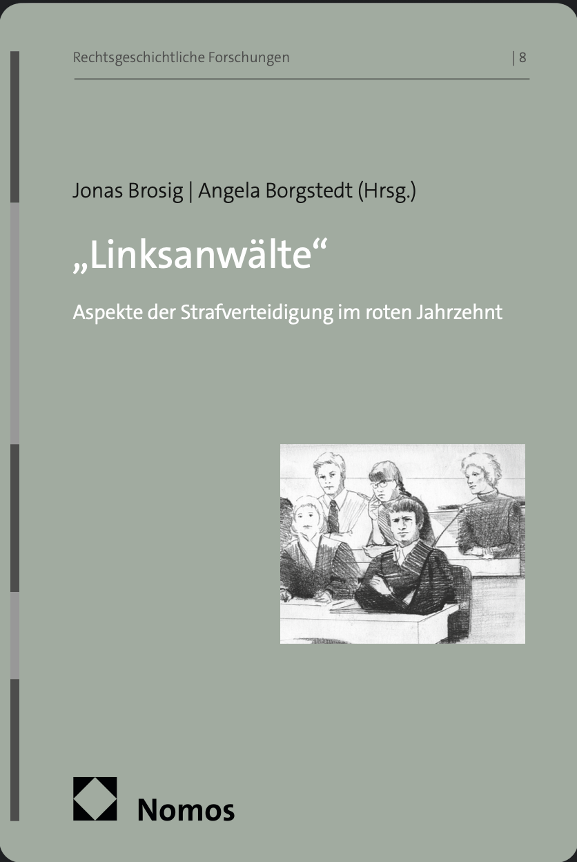 Der Einband des Sammelbandes: "Linksanwälte". Aspekte der Strafverteidigung im roten Jahrzehnt von Jonas Brosig und Angela Borgstedt (Hrsg.). Der Hintergrund ist in einem hellen grau-grün gehalten, unter dem Titel befindet sich die Bleistiftskizze. Darauf abgebildet sind mehrere Menschen auf Hör-/Gerichtssaalbänken.