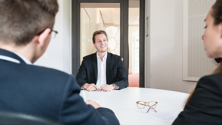 Student in Bewerbungsgespräch