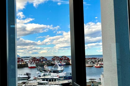 Ausblick auf den Hafen aus dem Gebäude