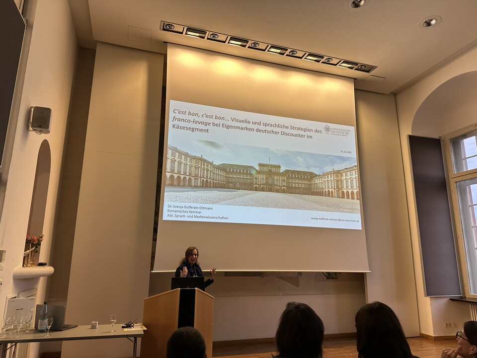 Dr. Svenja Dufferain-Ottmann bei ihrem Vortrag zu den Strategien des franco-lavage im Käsesegment in deutschen Discountern