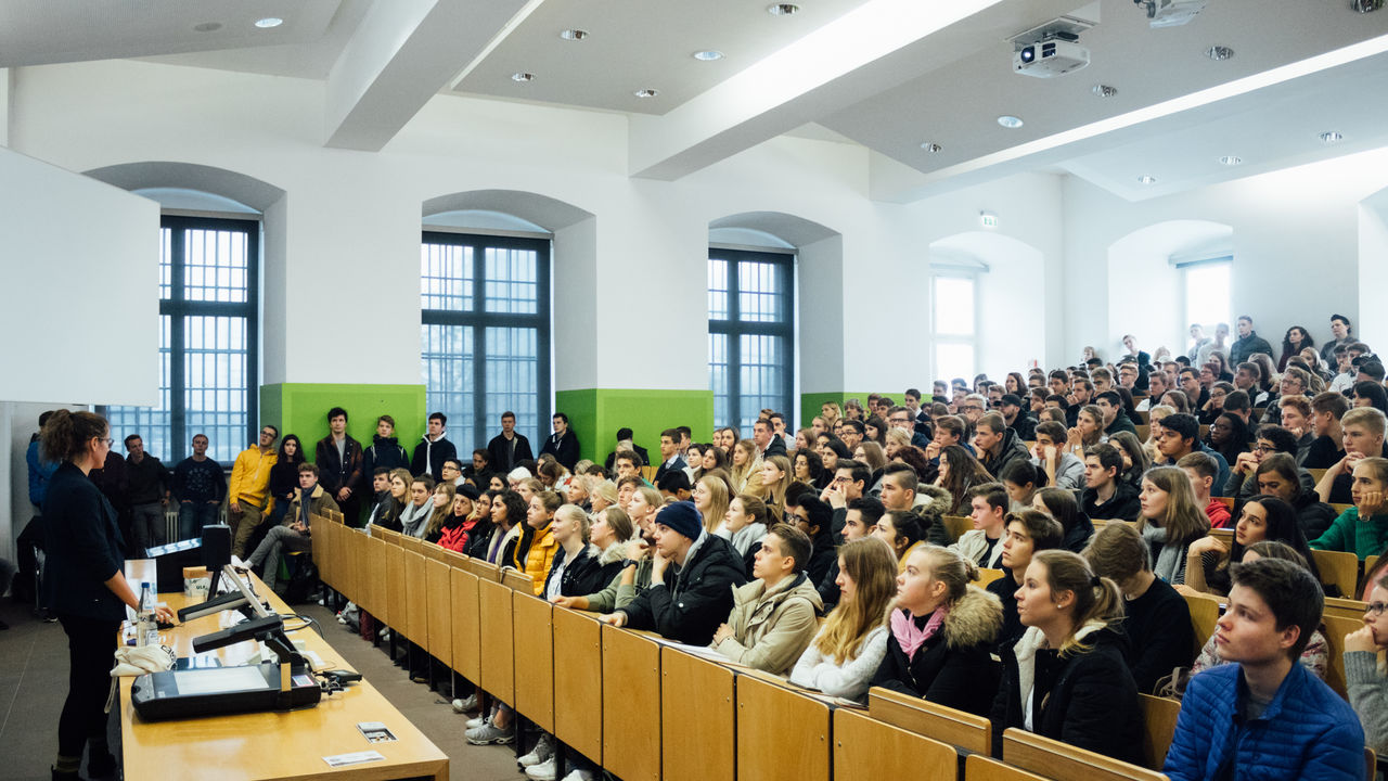 Randvoller Hörsaal beim Studieninformationstag