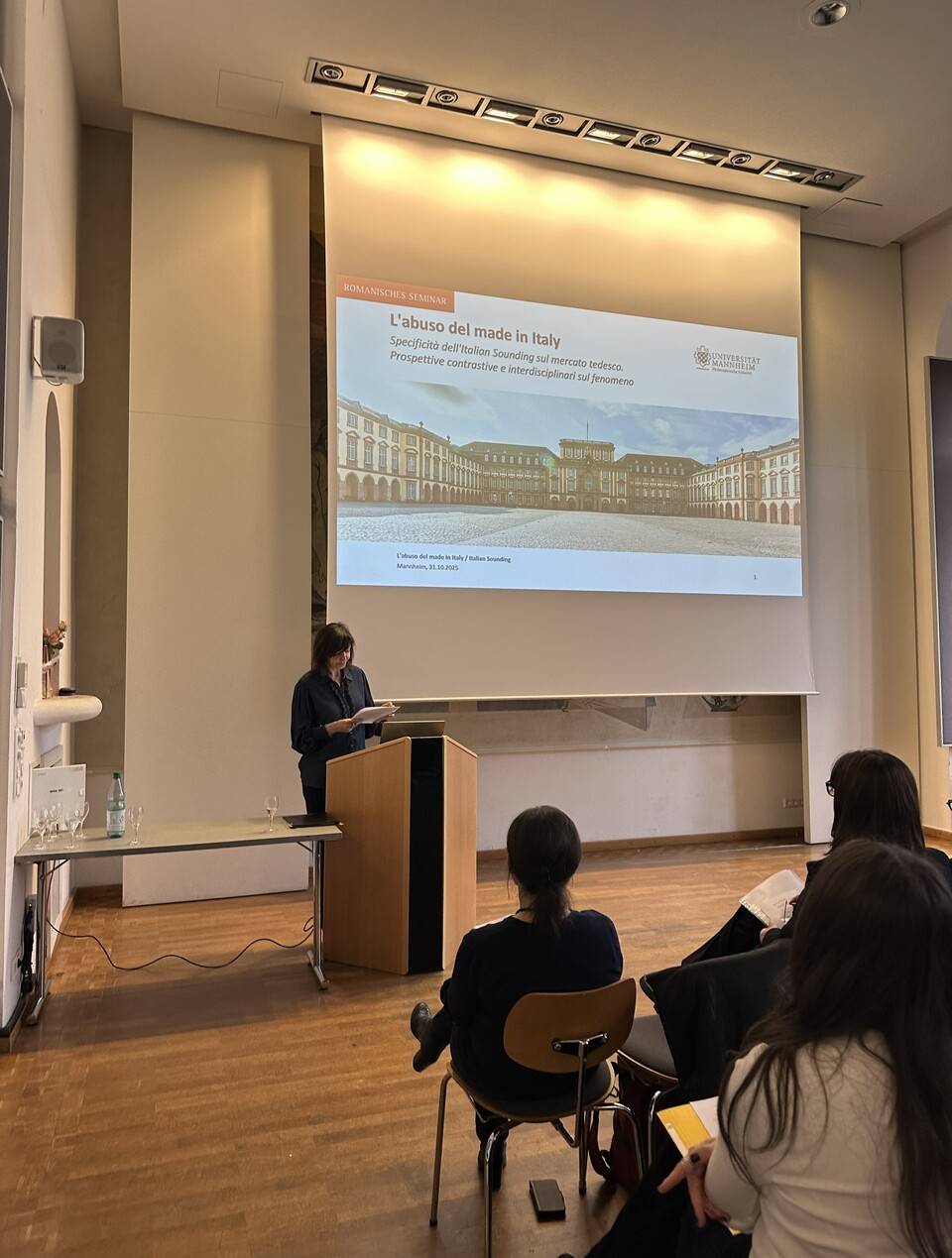 Prof. Dr. Lidia Becker bei der Eröffnung der Konferenz zum Italian Sounding