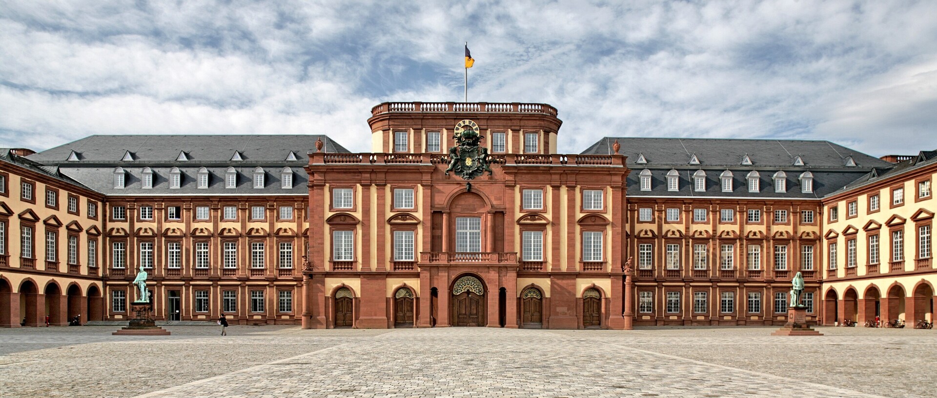 Castle, Ehrenhof