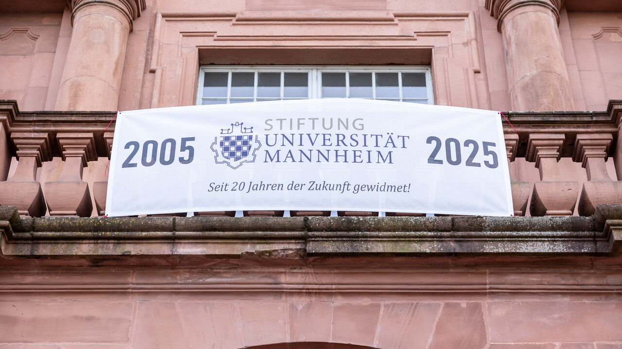 20Jahre Stiftung Banner am Schloss
