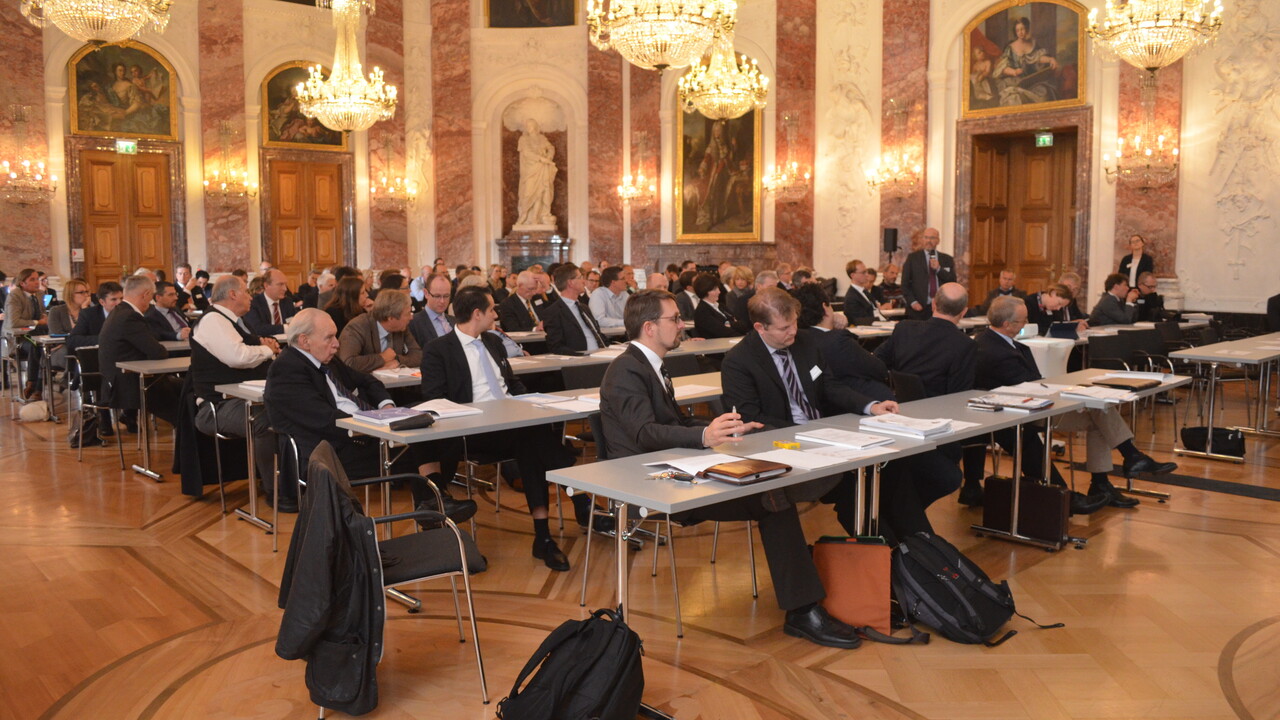 Gefüllte Aula des Schloss Mannheim