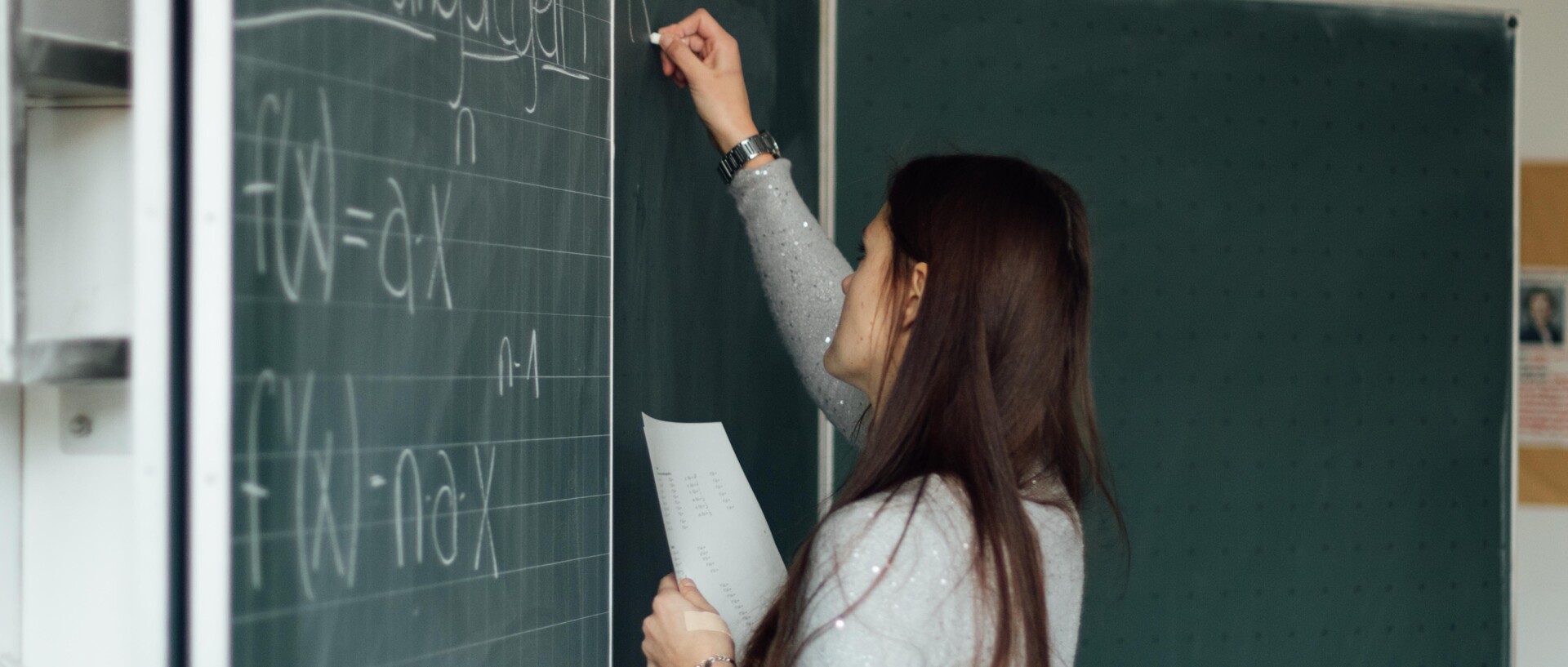 Lehrerin an Tafel