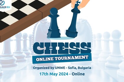 Clipart eines Schachbretts und Schachfiguren sowie der Schrift "Chess online Tournament".