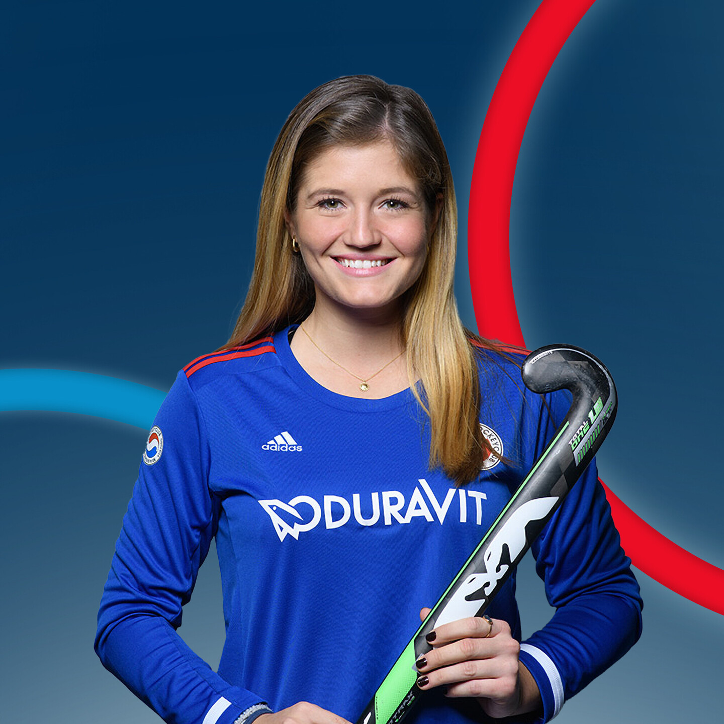 Porträtfoto der Feldyhockey Spielerin Sonja Zimmermann mit Hockeyschläger