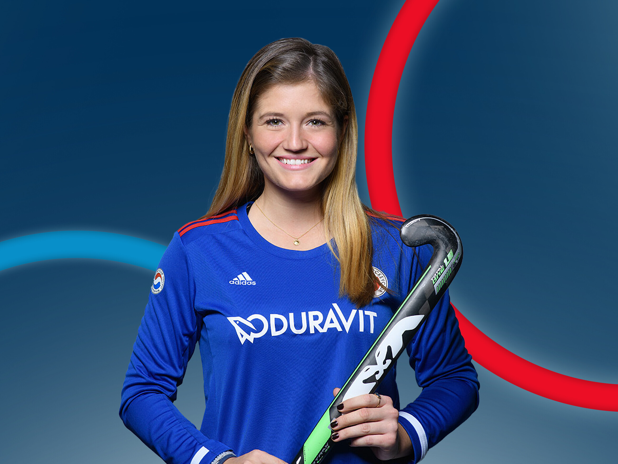 Porträtfoto der Feldyhockey Spielerin Sonja Zimmermann mit Hockeyschläger