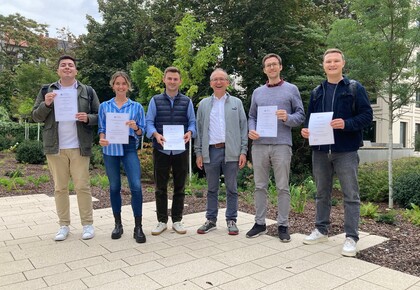 GESS award winners standing in the yard, holding their certificates. From left to right: Pablo Zarate Cisternas, Klara M&uuml;ller, Clemens Lauer, Prof. Thomas Gschwend, Sven Vahlpahl and Johannes Gaul.