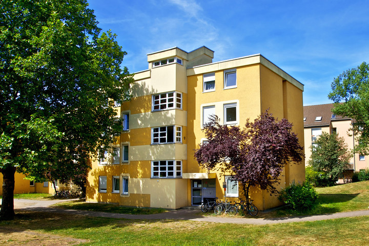 A student housing option, a yellow four-story building 